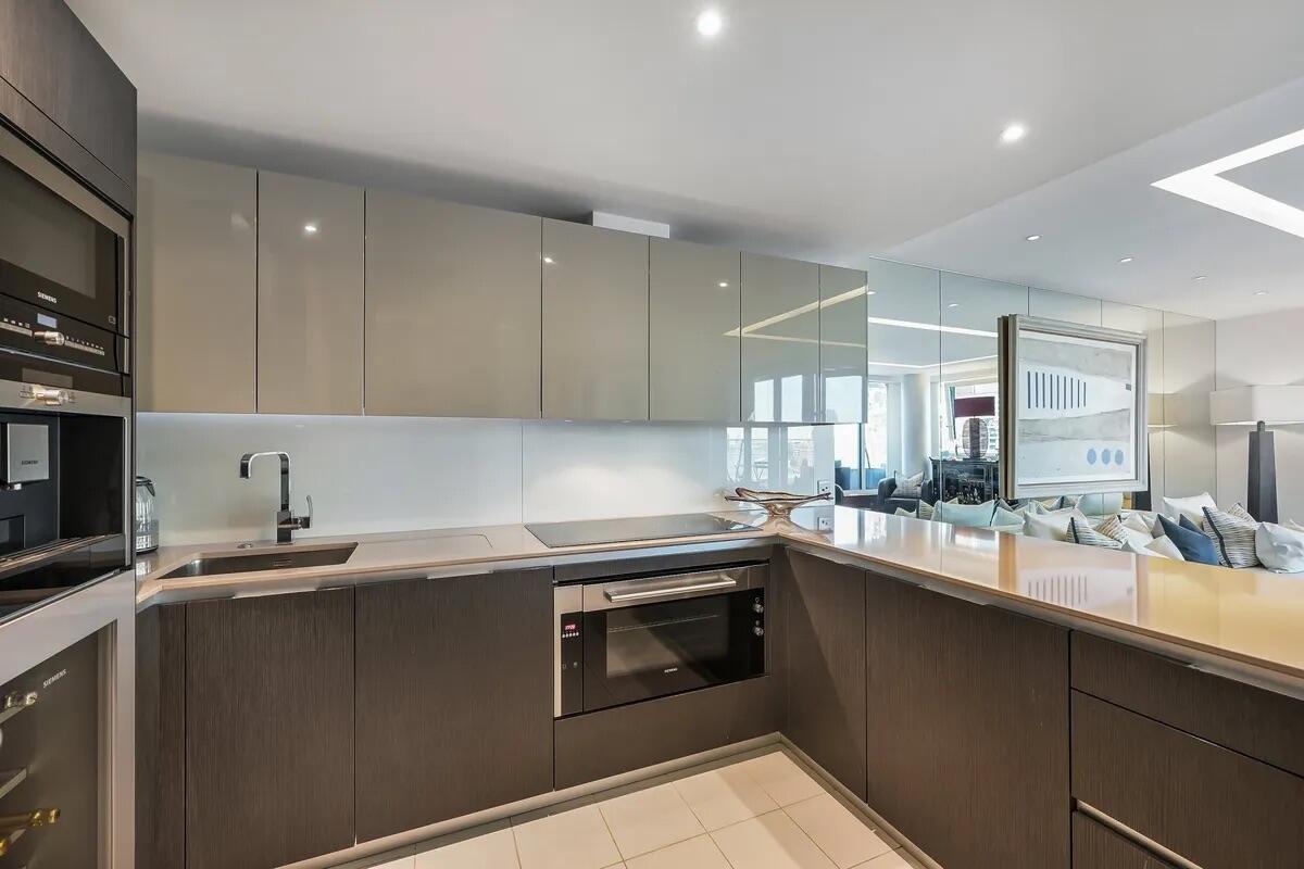 3 bed property in Battersea Reach, London